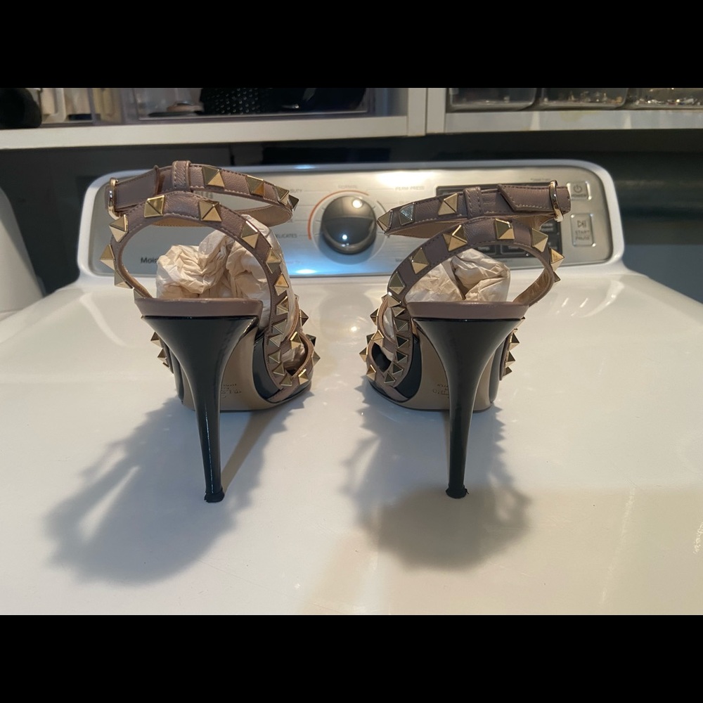 Authentic Valentino Rock Studs, make a statement - Picture 3 of 13